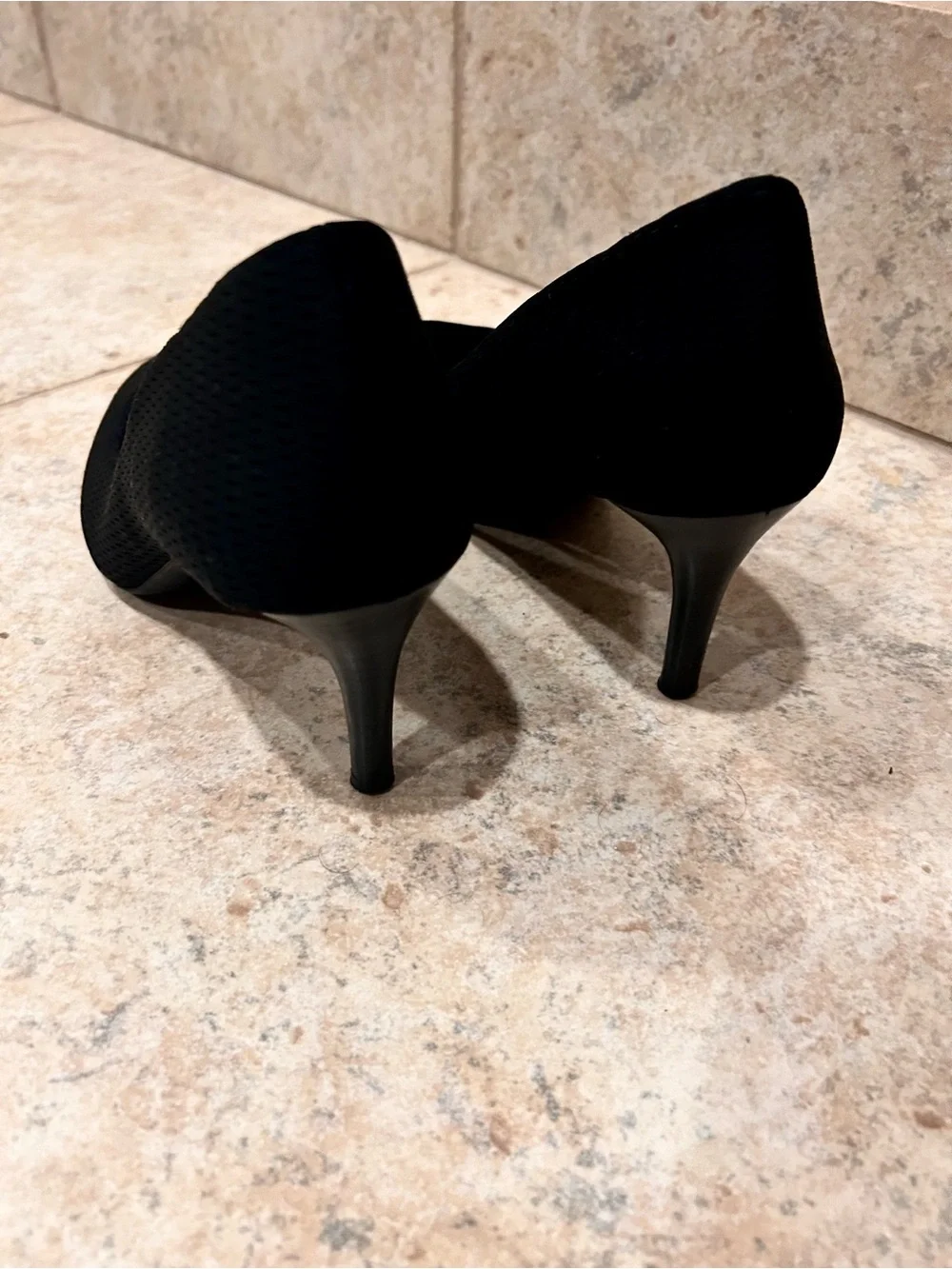 Betabrand Black Pointed-Toe Comfort Pumps with Blue Insole